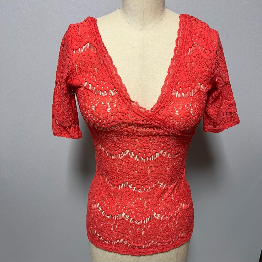 Women’s XS Guess Dark Coral Lace Pattern Top